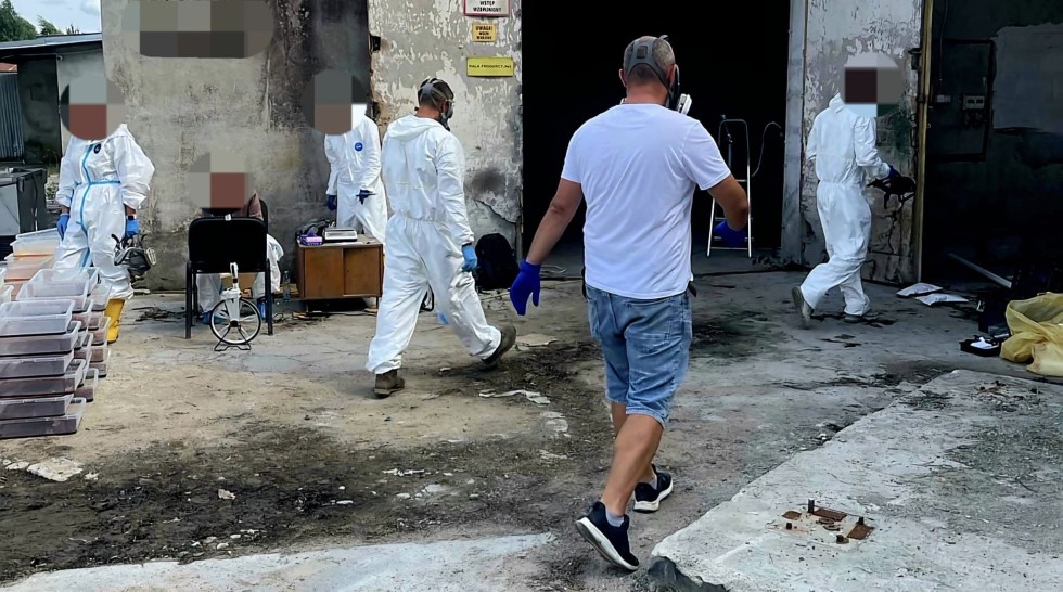 6 milionów złotych, blisko 200 kg zabezpieczonych substancji, zlikwidowane 2 linie produkcyjne i 2 osoby w areszcie to bilans realizacji policjantów gdańskiej komendy wojewódzkiej.