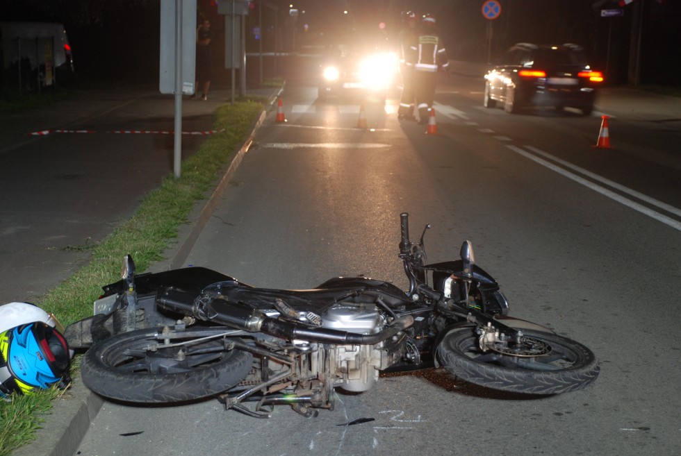 Nowy Dwór Gdański. Motocyklista i jego pasażerka w szpitalu po zderzeniu z osobówką.