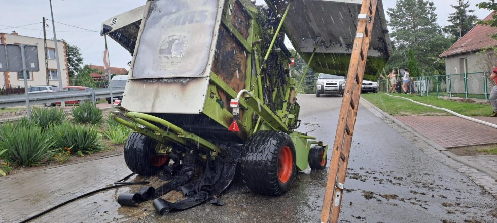 Pożar prasy rolniczej i wypadki drogowe – raport sztumskich służb mundurowych.
