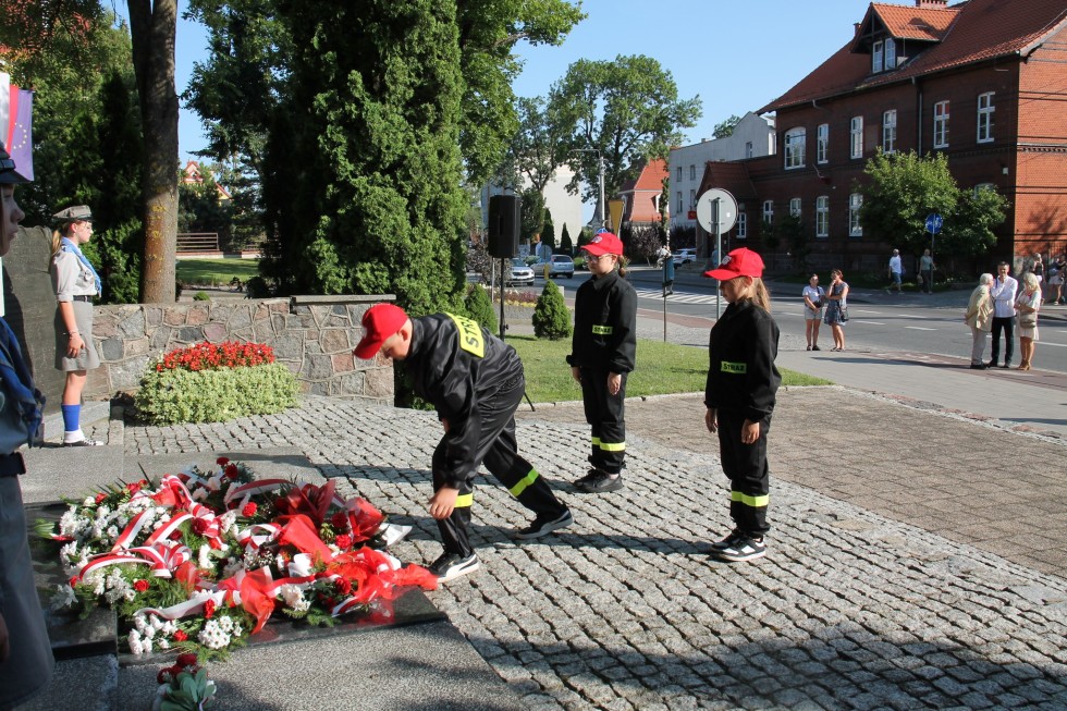 Powiat sztumski. Oddano cześć bohaterom Powstania Warszawskiego.