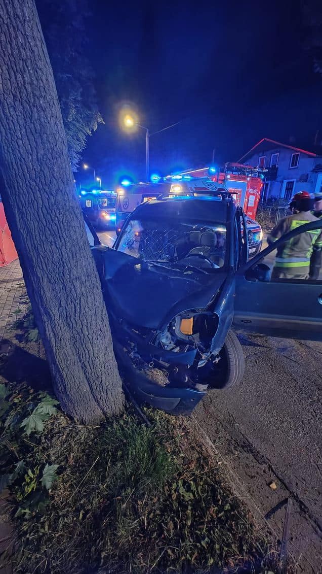 Malbork. Nocny wypadek na ul. Armii Krajowej spowodował pijany kierowca.