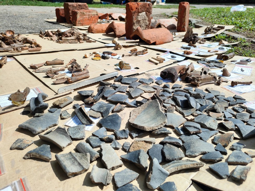 Malbork. Pod zamkiem prowadzone są prace archeologiczne – to kontynuacja zeszłorocznych badań.