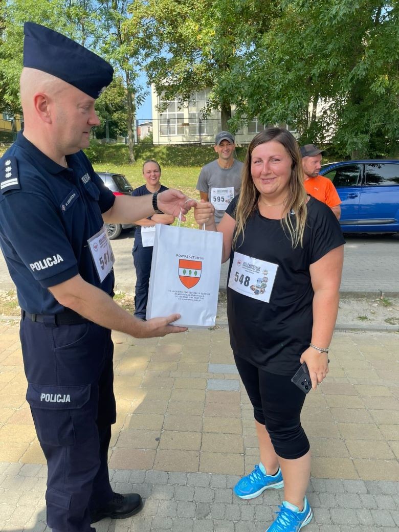 Powiat sztumski. Funkcjonariusze pobiegli dla Fundacji Pomocy Wdowom i Sierotom po Poległych Policjantach.