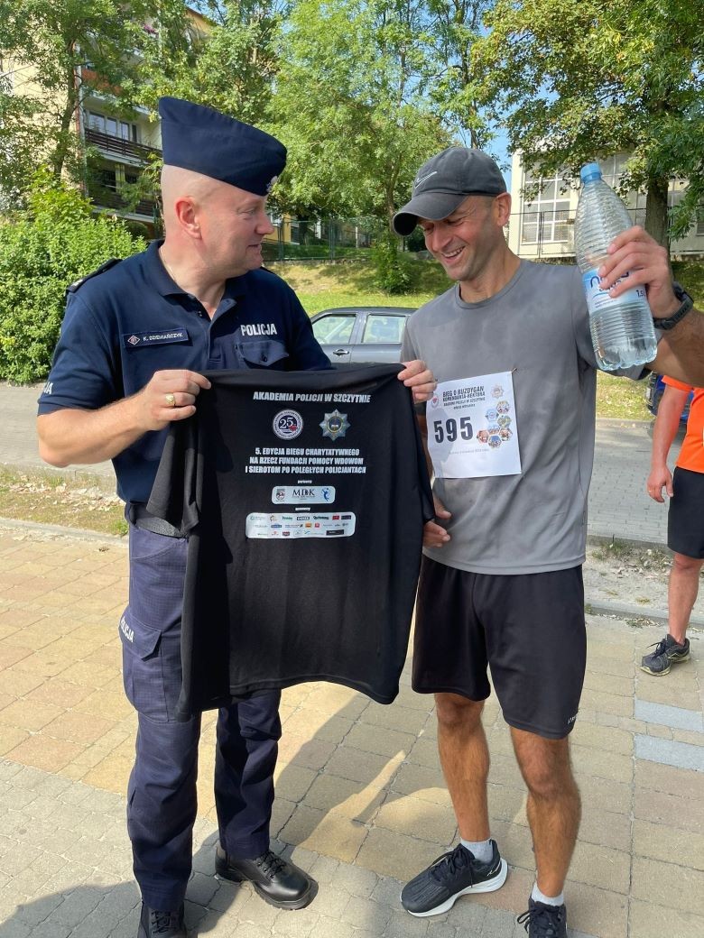 Powiat sztumski. Funkcjonariusze pobiegli dla Fundacji Pomocy Wdowom i Sierotom po Poległych Policjantach.