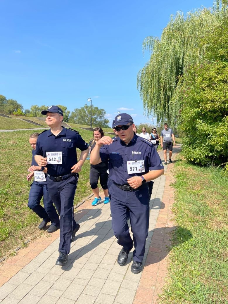 Powiat sztumski. Funkcjonariusze pobiegli dla Fundacji Pomocy Wdowom i Sierotom po Poległych Policjantach.