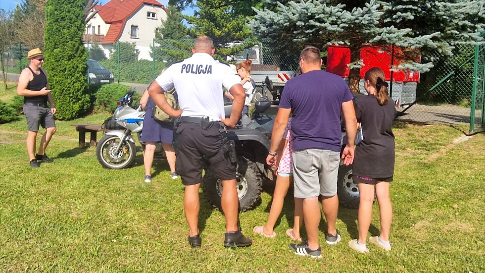 Sztutowo. Dzień pozytywnie zakręconych – policjanci promowali bezpieczeństwo nad wodą.