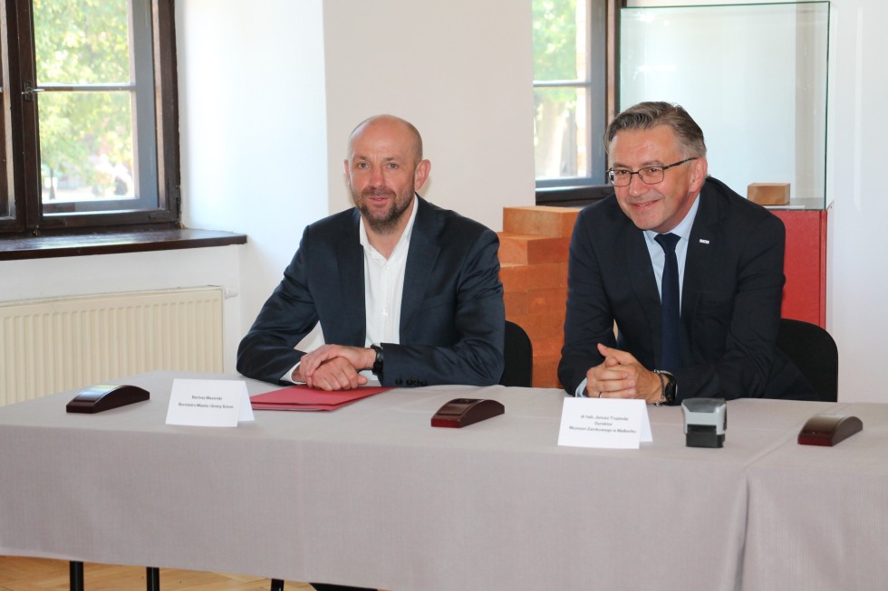 Powiat sztumski. Zamek za 1 zł dla uczniów szkół ponadpodstawowych – podpisano stosowną umowę.