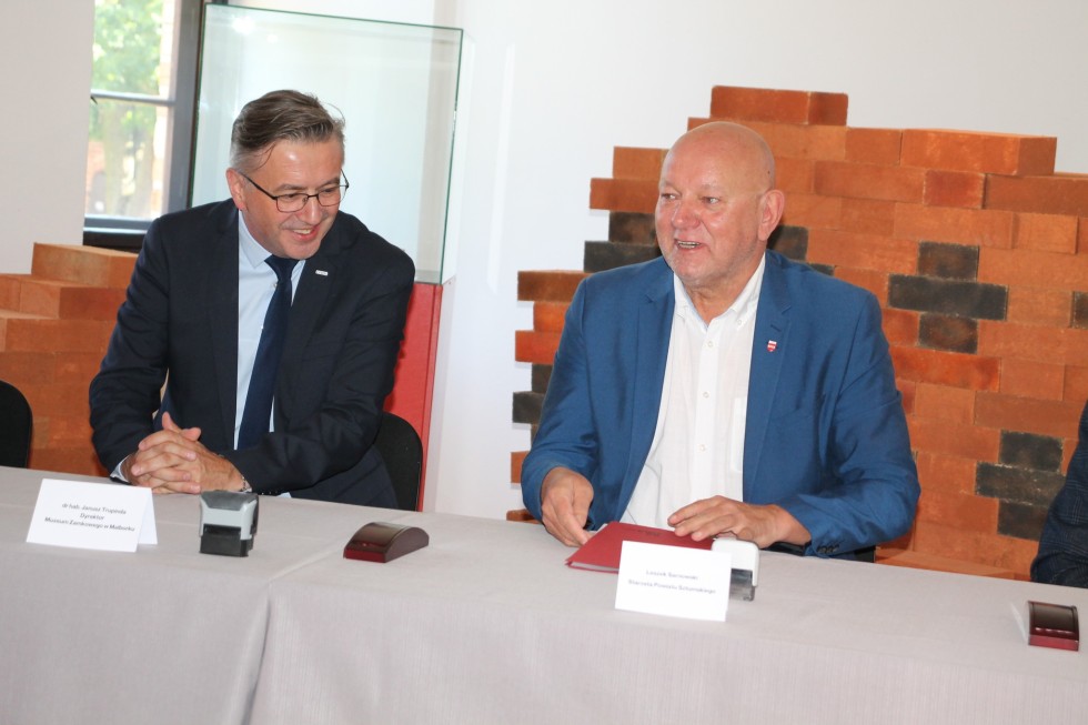 Powiat sztumski. Zamek za 1 zł dla uczniów szkół ponadpodstawowych – podpisano stosowną umowę.