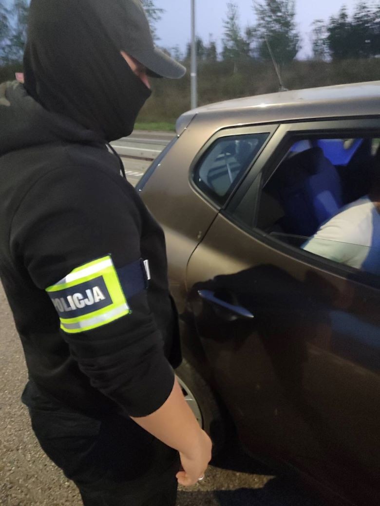 Powiat sztumski. Poszukiwany listem gończym 27-latek wpadł podczas nocnej przejażdżki.