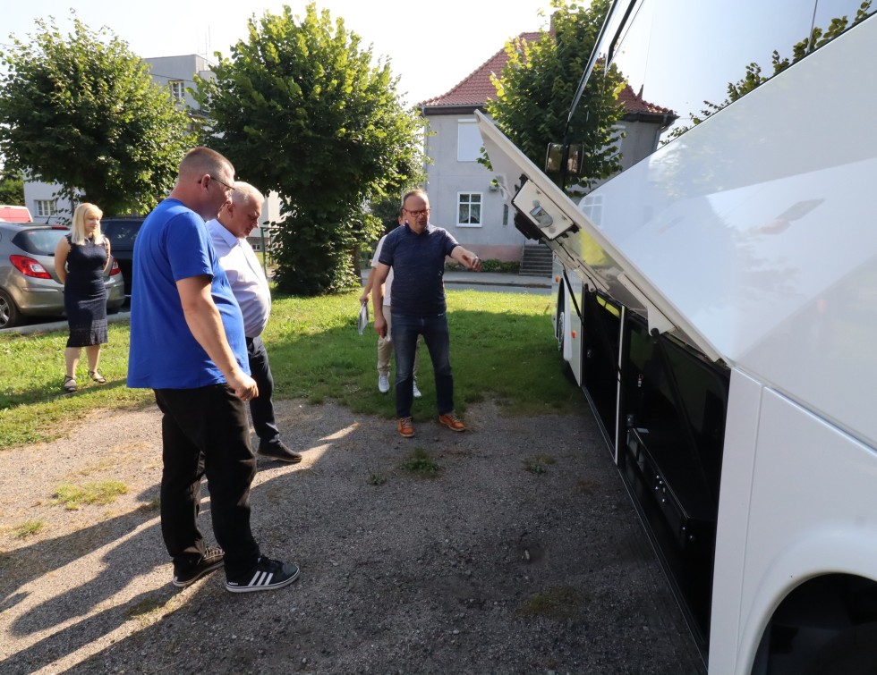 Nowy Staw. Do Zespołu Szkolno-Przedszkolnego trafił nowy autobus.