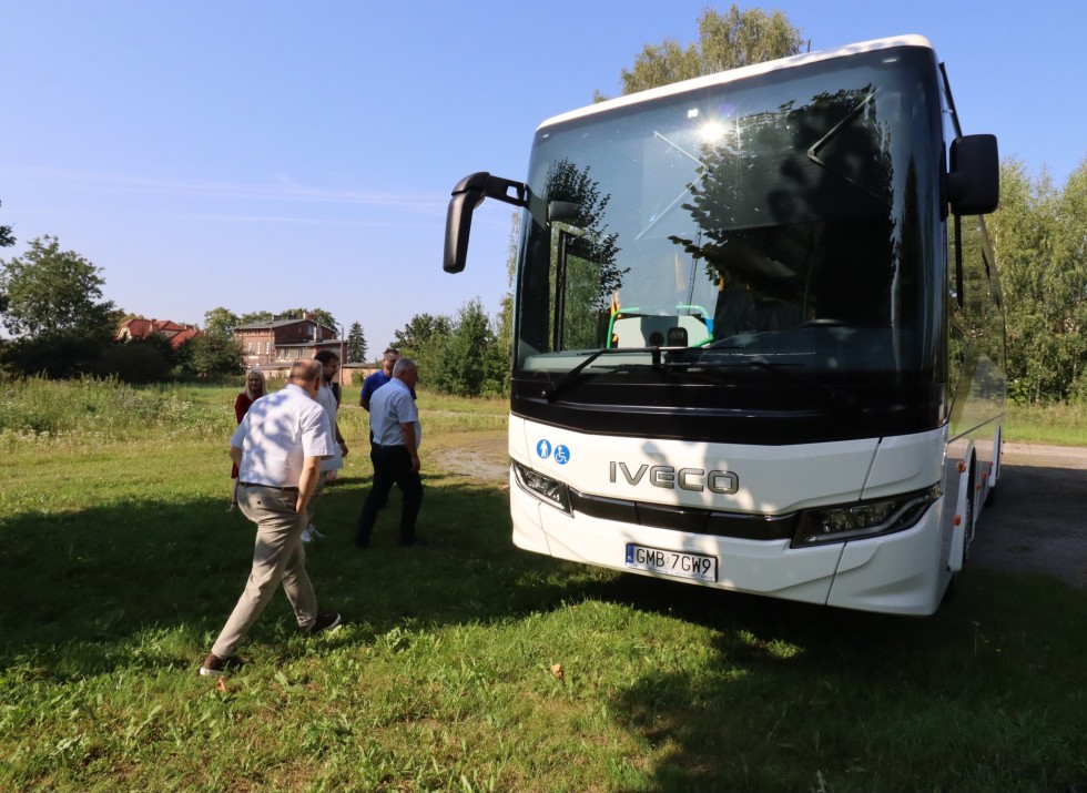 Nowy Staw. Do Zespołu Szkolno-Przedszkolnego trafił nowy autobus.