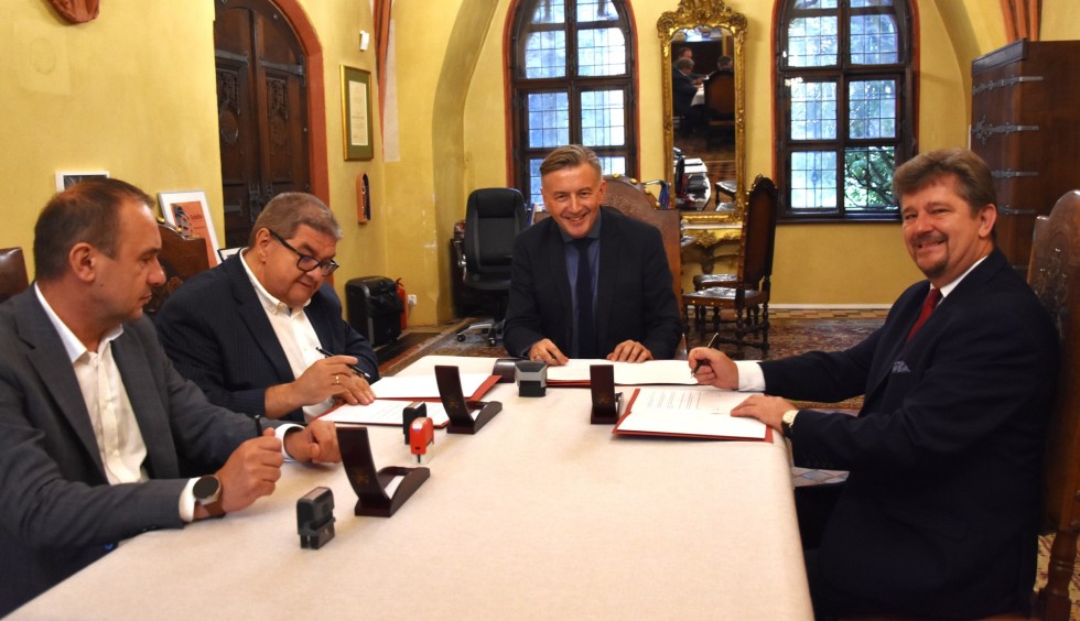 Malbork. Zamek za 1 zł dla uczniów – podpisano stosowną umowę.