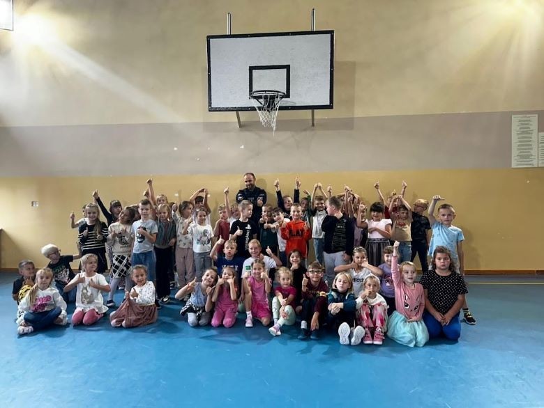 Powiat sztumski. Bezpieczna droga do szkoły – spotkania policjantów z uczniami.