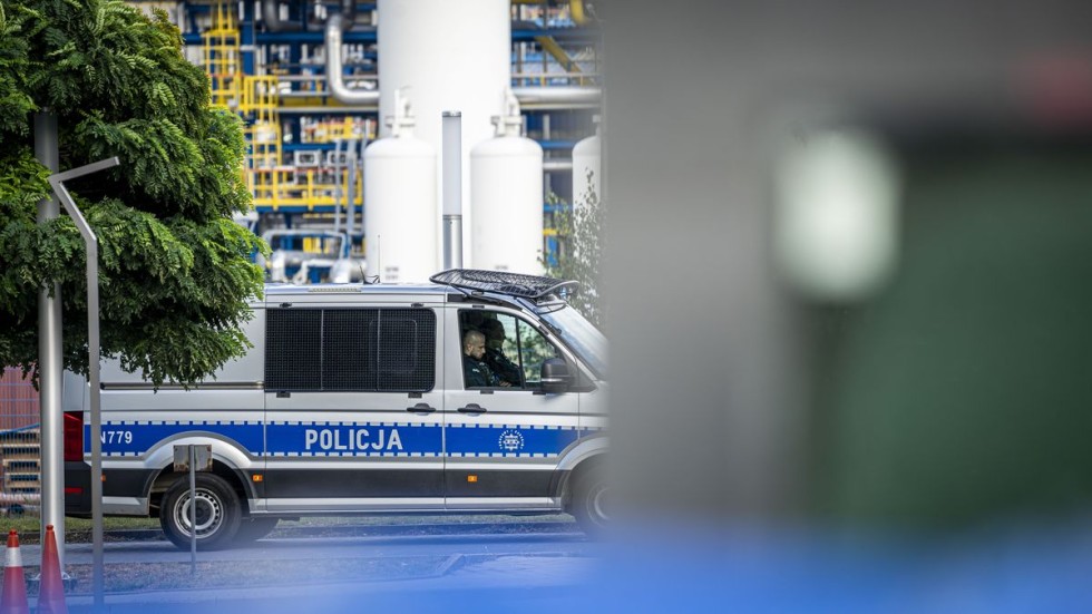 Wtargnął do budynku z bronią i wziął zakładników - policyjne ćwiczenia na terenie Rafinerii Gdańskiej. Wideo i zdjęcia