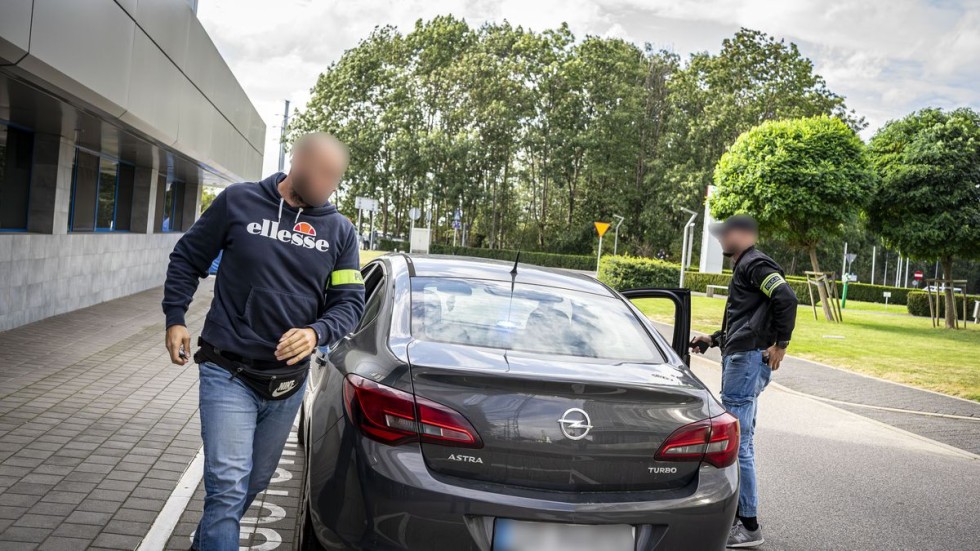 Wtargnął do budynku z bronią i wziął zakładników - policyjne ćwiczenia na terenie Rafinerii Gdańskiej. Wideo i zdjęcia