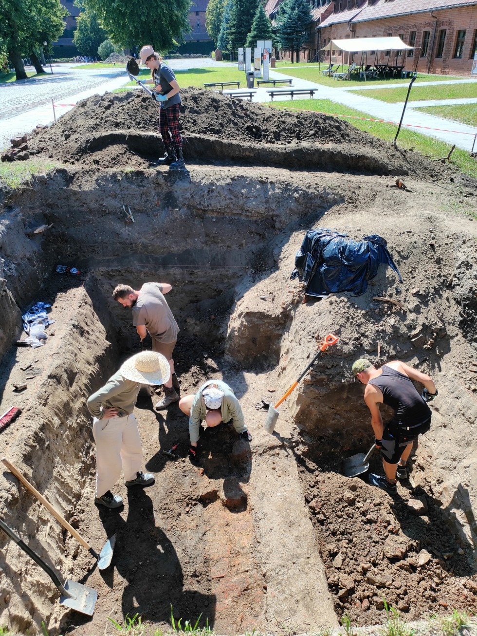 Malbork. Muzealnicy podsumowali tegoroczne badania archeologiczne.