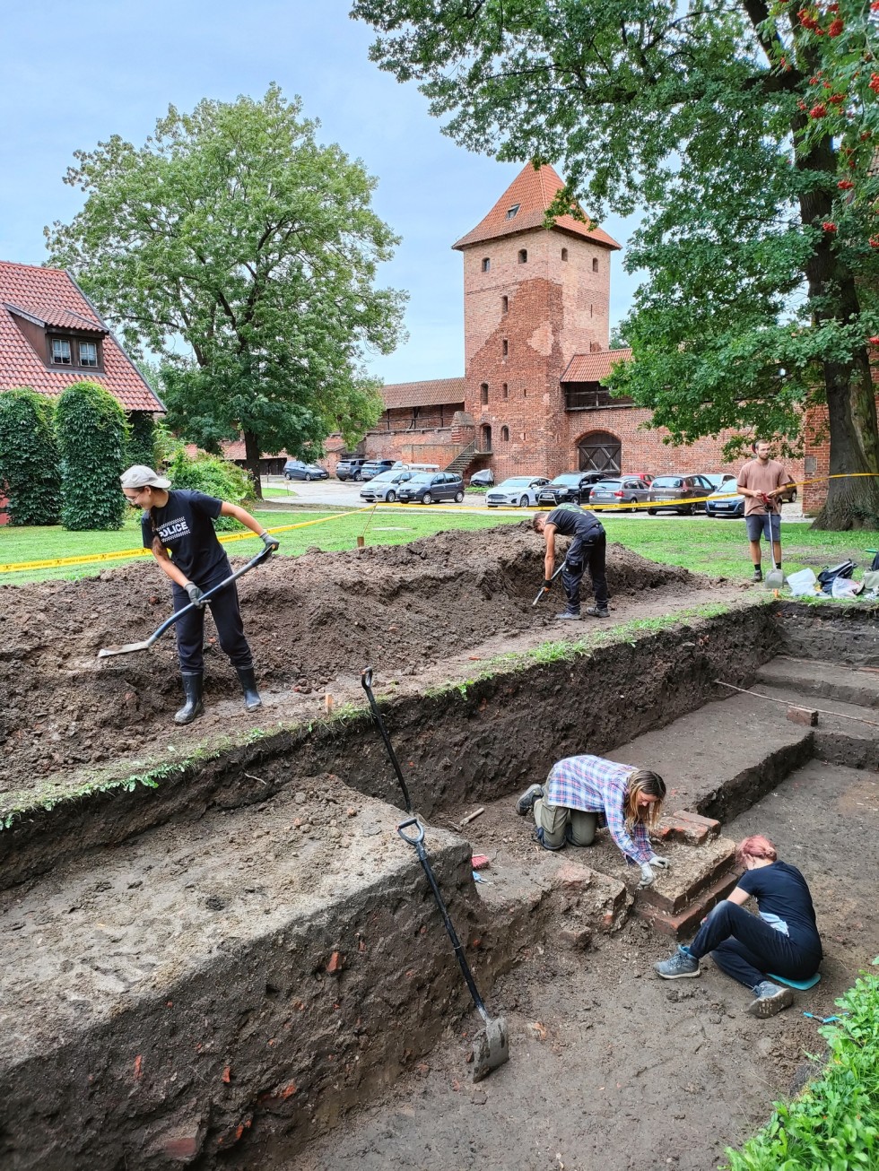 Malbork. Muzealnicy podsumowali tegoroczne badania archeologiczne.