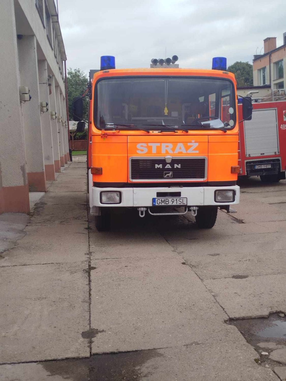 Malbork. Warsztaty z przetłaczania i przepompowywania wody podczas pożaru lasu - ćwiczenia strażaków. Zdjęcia