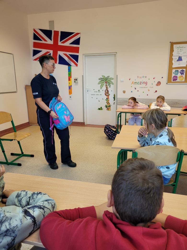 Powiat sztumski. Policjanci rozmawiali z dziećmi o hejcie i odpowiedzialności karnej.