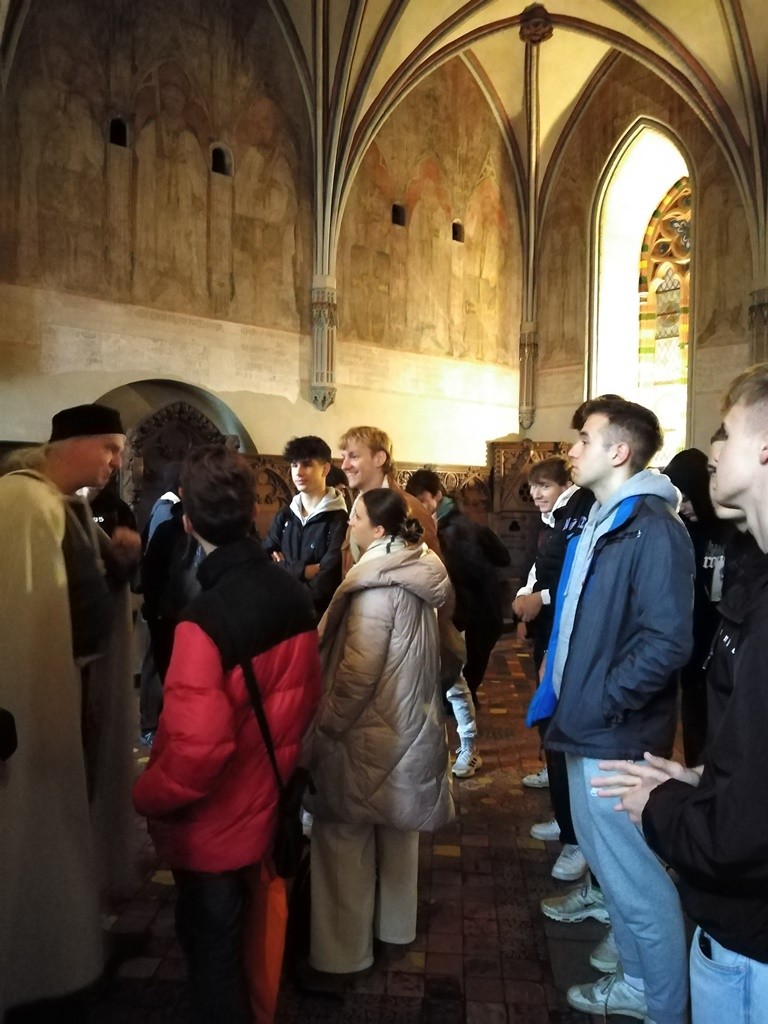 Malbork. Uczniowie Technikum nr 3 na lekcji historii w Muzeum Zamkowym.