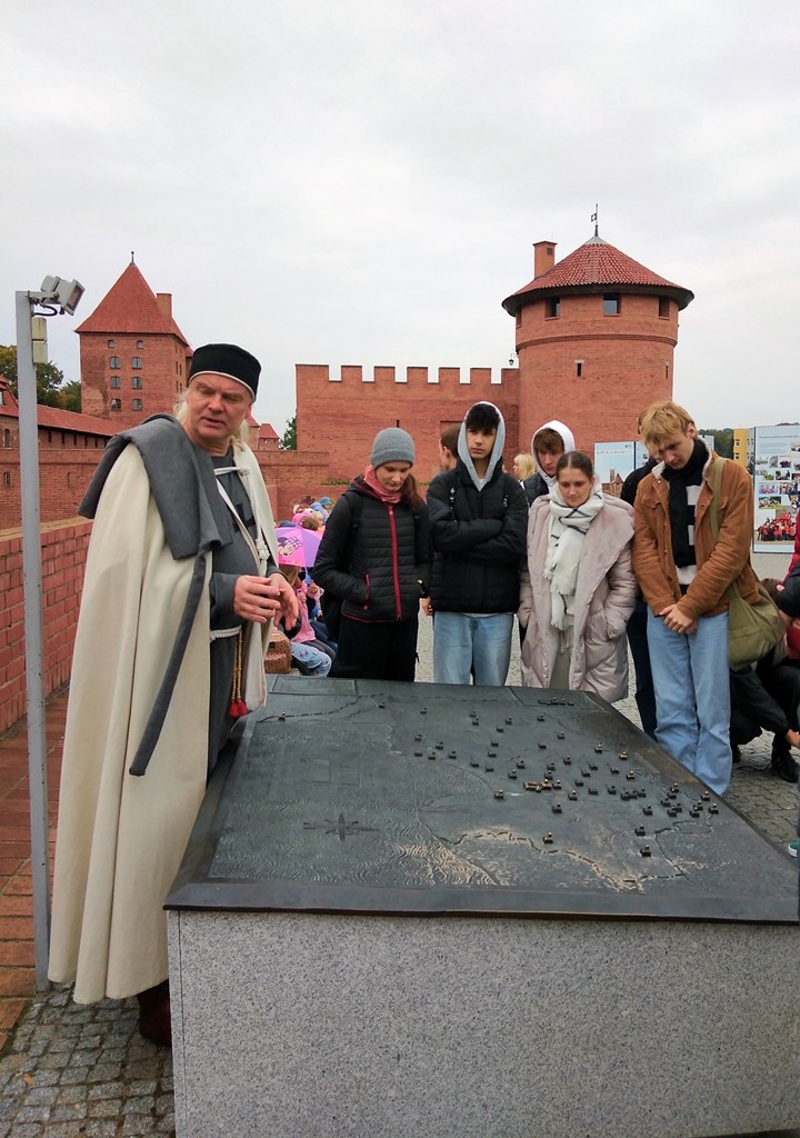 Malbork. Uczniowie Technikum nr 3 na lekcji historii w Muzeum Zamkowym.