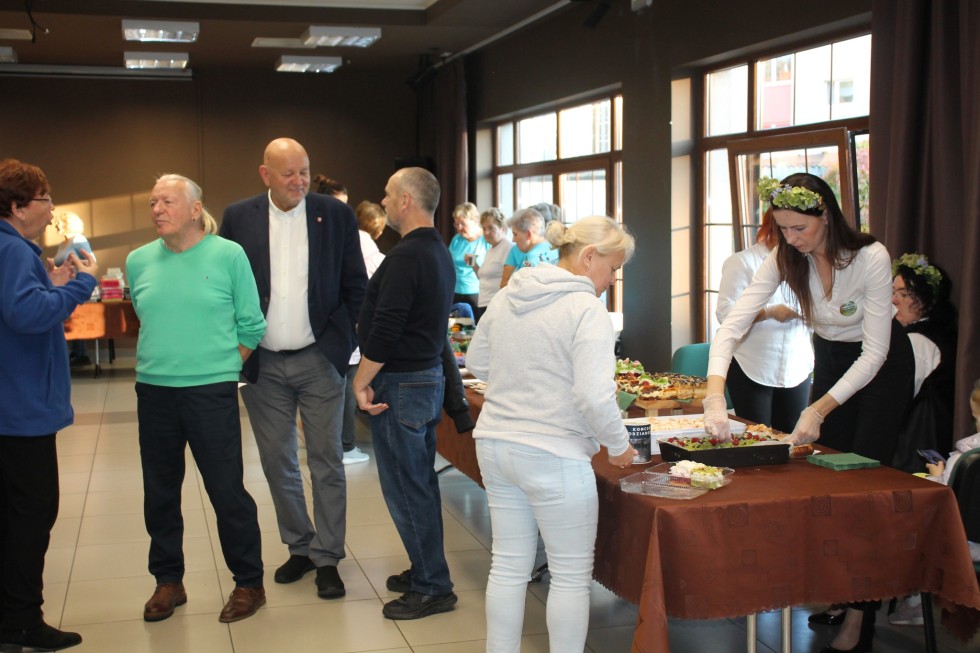Powiat sztumski. Śpiewali i licytowali dla powodzian.