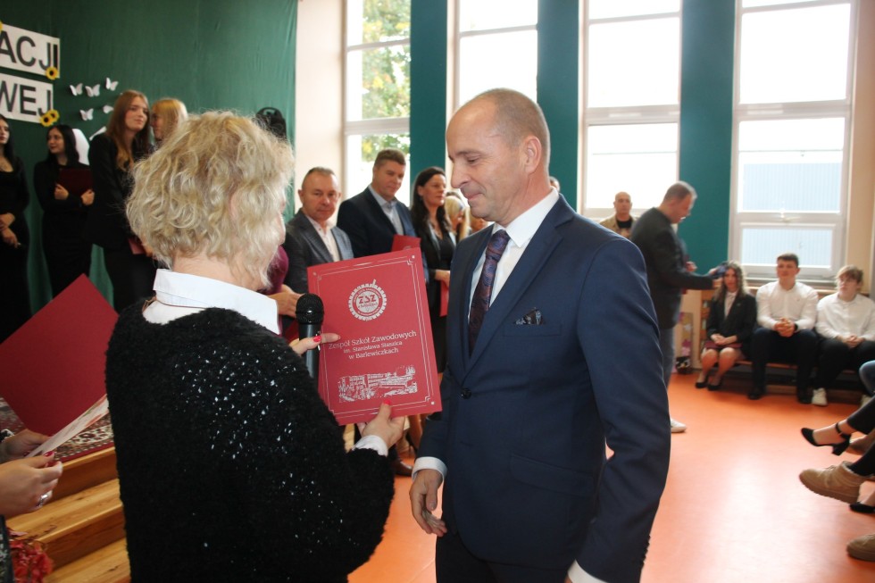 Powiat sztumski. Dzień Edukacji Narodowej i stypendia starosty.