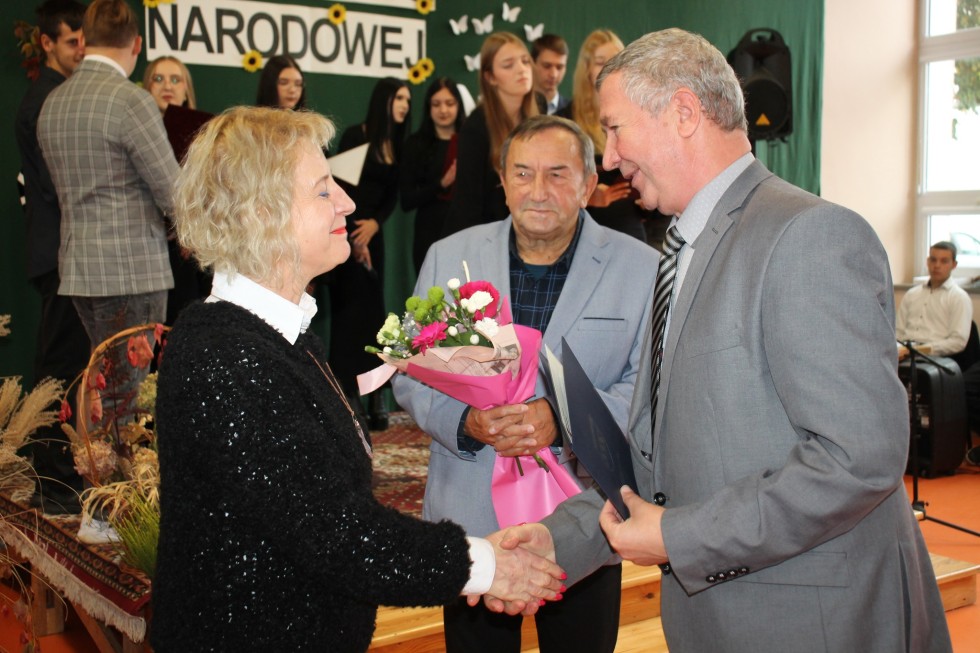 Powiat sztumski. Dzień Edukacji Narodowej i stypendia starosty.