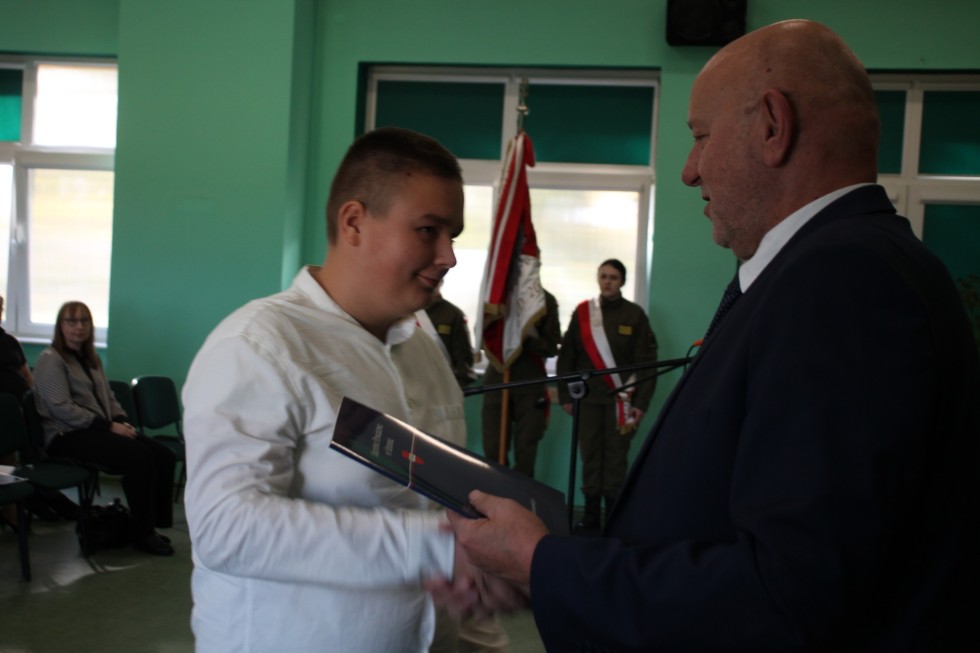 Powiat sztumski. Dzień Edukacji Narodowej i stypendia starosty.