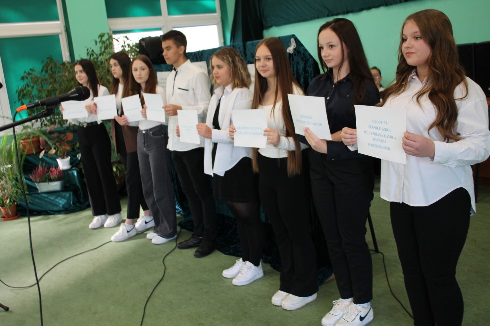 Powiat sztumski. Dzień Edukacji Narodowej i stypendia starosty.