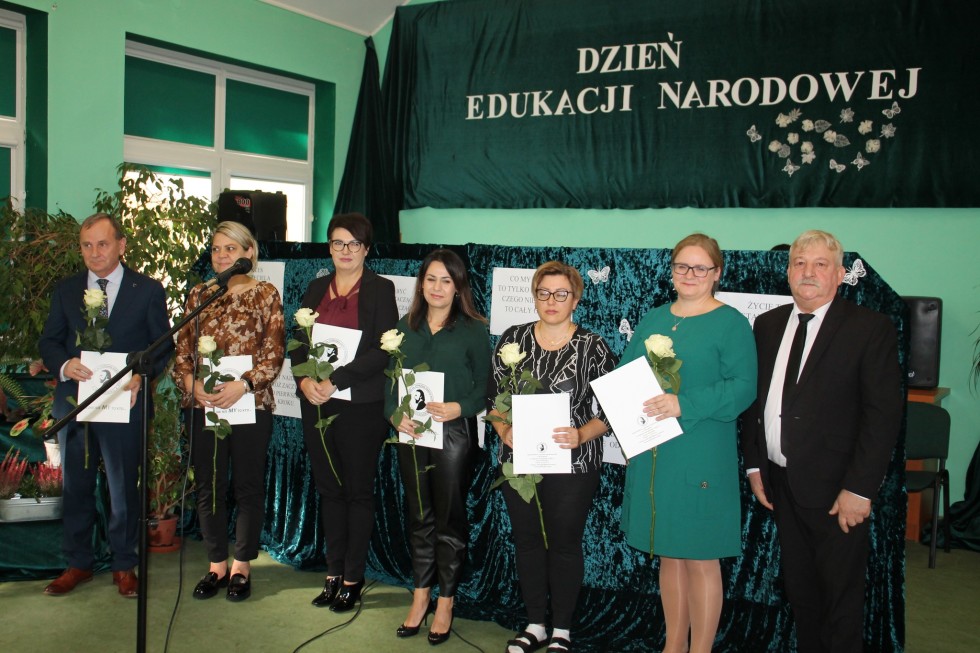 Powiat sztumski. Dzień Edukacji Narodowej i stypendia starosty.