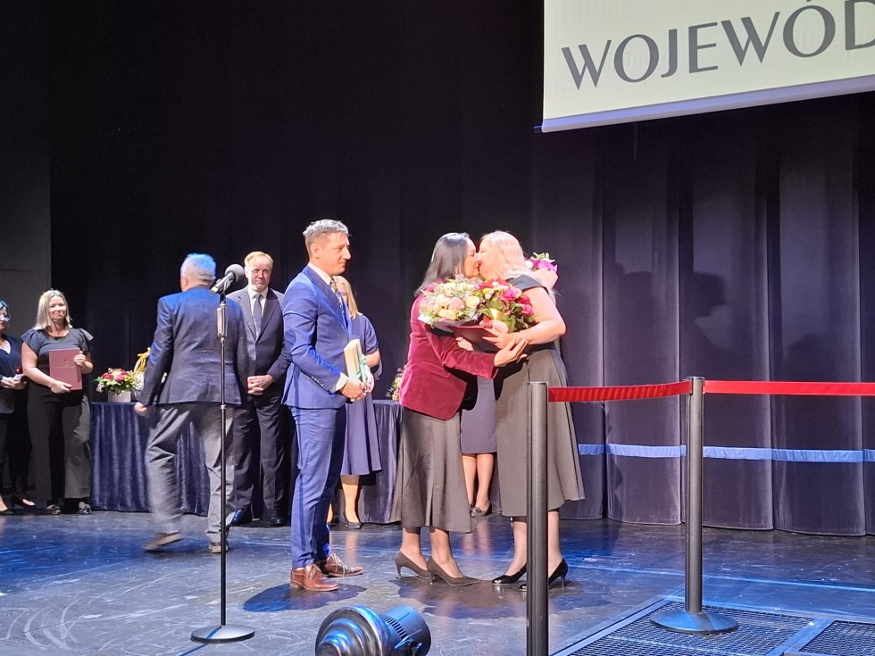 Nowy Dwór Gdański.  Dorota Betkier i Aleksandra Chojnacka – Huzar z nagrodą Marszałka Województwa Pomorskiego.