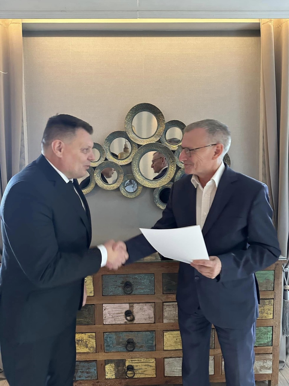 Nowy Dwór Gdański. Listy gratulacyjne i nagrody dla nauczycieli z okazji Dnia Edukacji Narodowej.