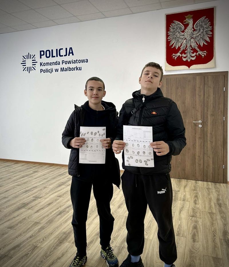 Uczniowie ze Starego Pola z wizytą w malborskiej komendzie.