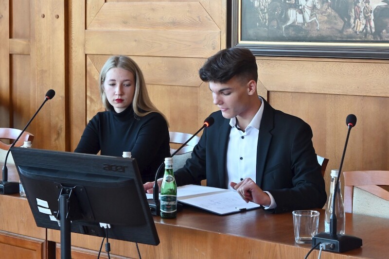 Malbork. Sesja Młodzieżowej Rady Miasta – radni przyjęli plan pracy i powołali składy komisji.