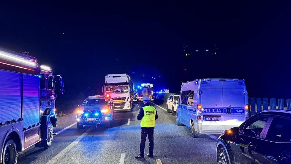 Karambol na S7. 4 osoby zginęły. Zderzyło się około 20 pojazdów.