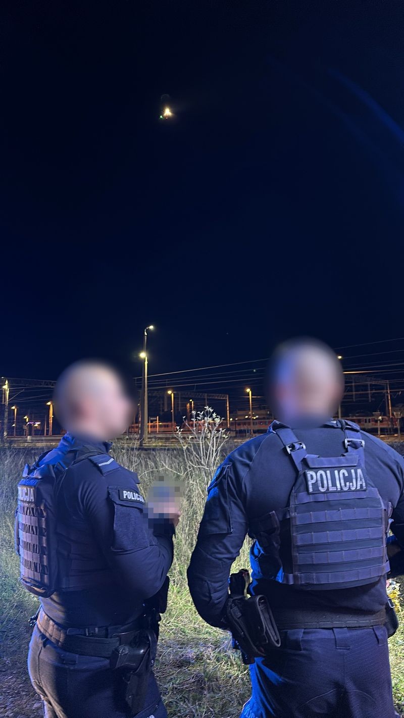 Malbork. Pożar pustostanu przy ul. Dworcowej – policjanci uratowali mężczyznę.