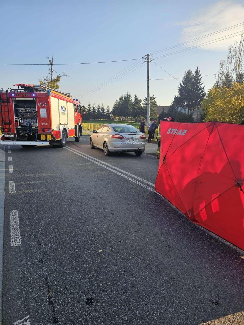 DW515. Zderzenie motocykla z osobówką w Nowej Wsi Malborskiej – kierowca jednośladu zabrany do szpitala przez LPR.