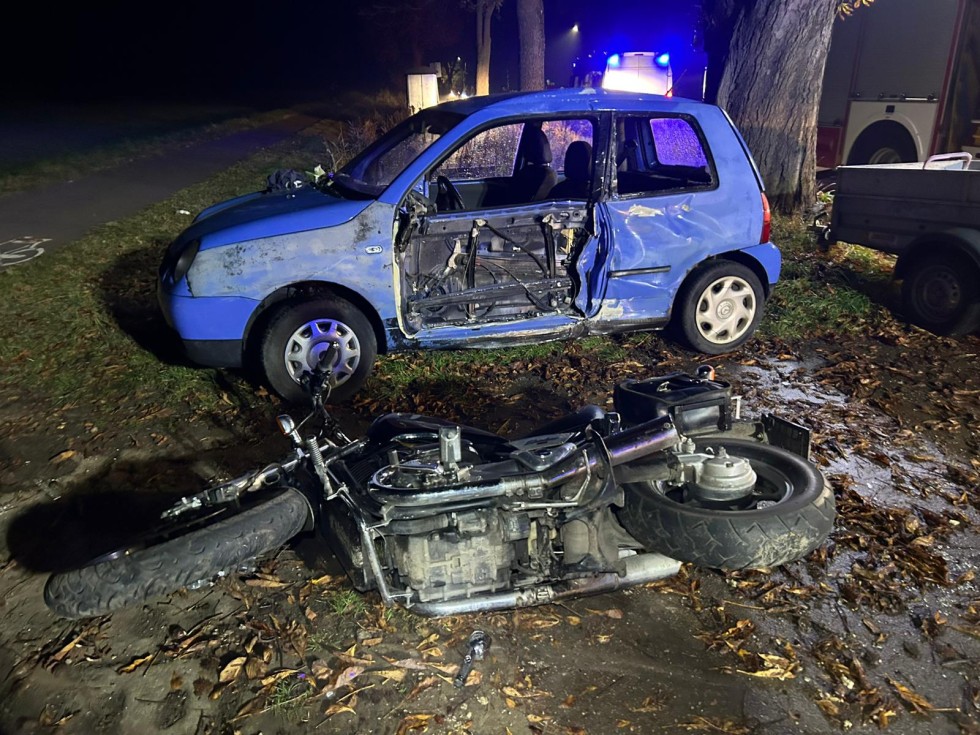 Gmina Ostaszewo. Dwie osoby w szpitalu po zderzeniu osobówki z motocyklem.