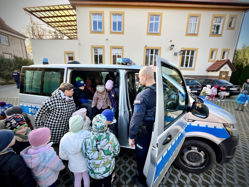 Malbork. Policjanci z wizytą u przedszkolaków.