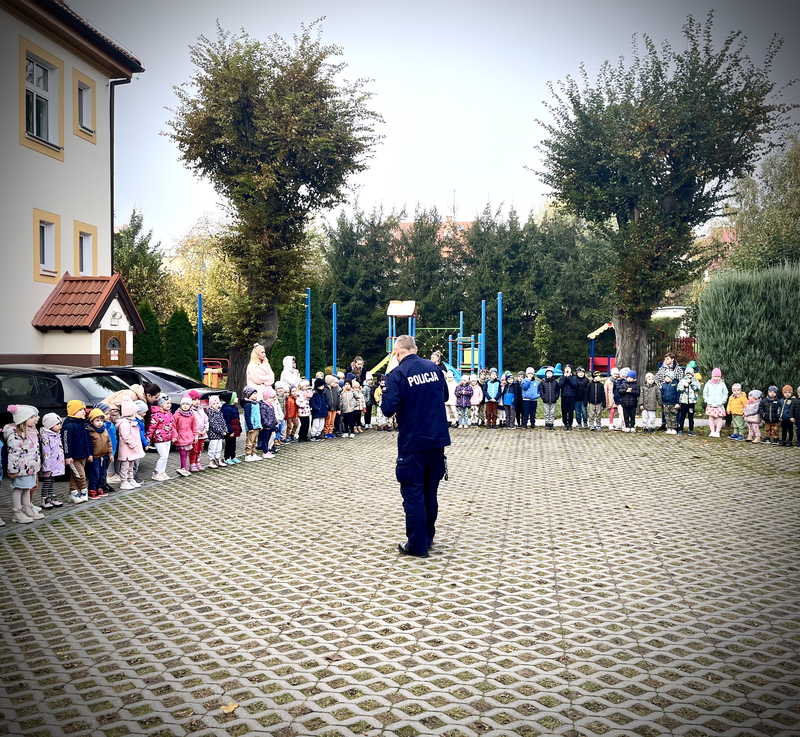 Malbork. Policjanci z wizytą u przedszkolaków.