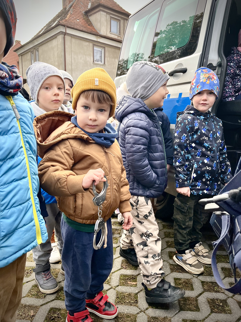 Malbork. Policjanci z wizytą u przedszkolaków.