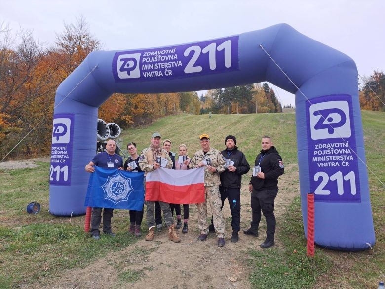 Policjanci ze Sztumu na międzynarodowym szlaku górskim.