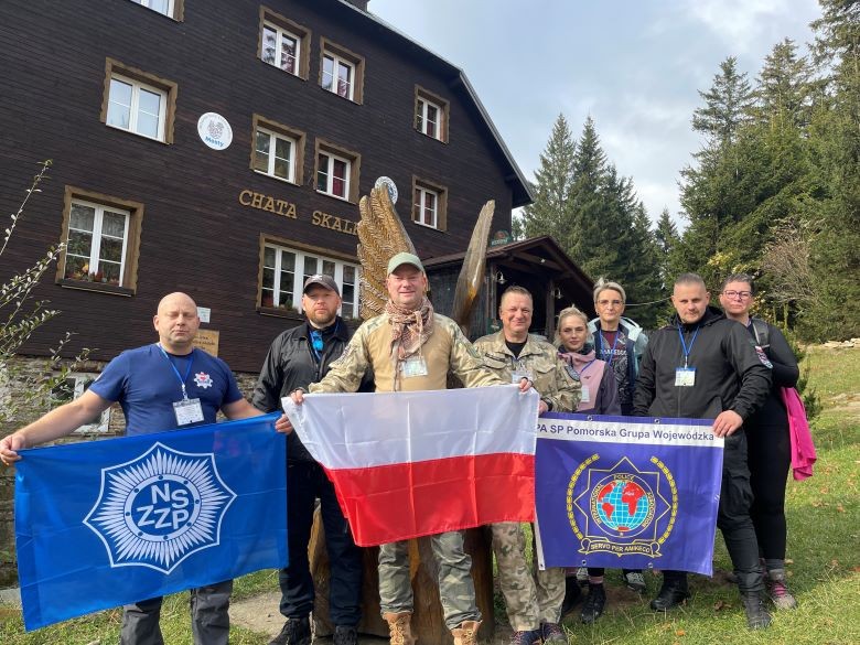 Policjanci ze Sztumu na międzynarodowym szlaku górskim.