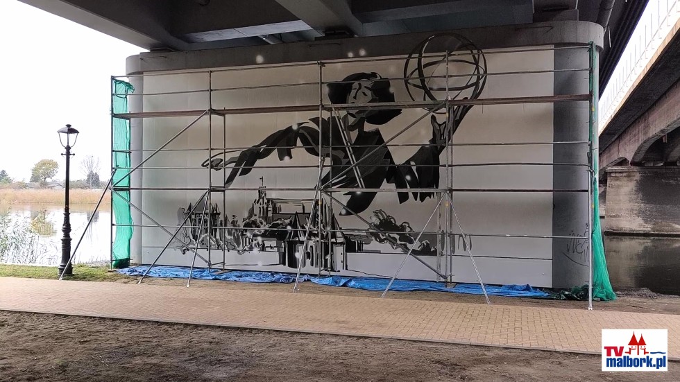 Powstaje mural z Mikołajem Kopernikiem. Zobacz wideo.