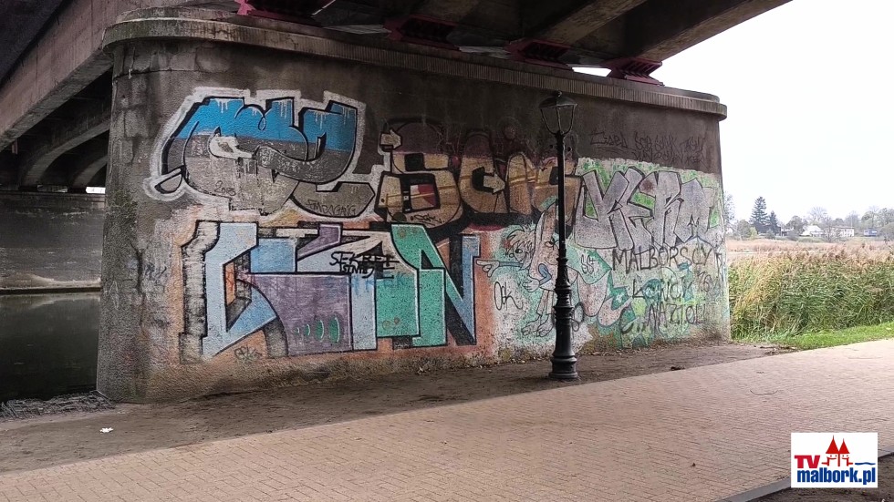 Powstaje mural z Mikołajem Kopernikiem. Zobacz wideo.