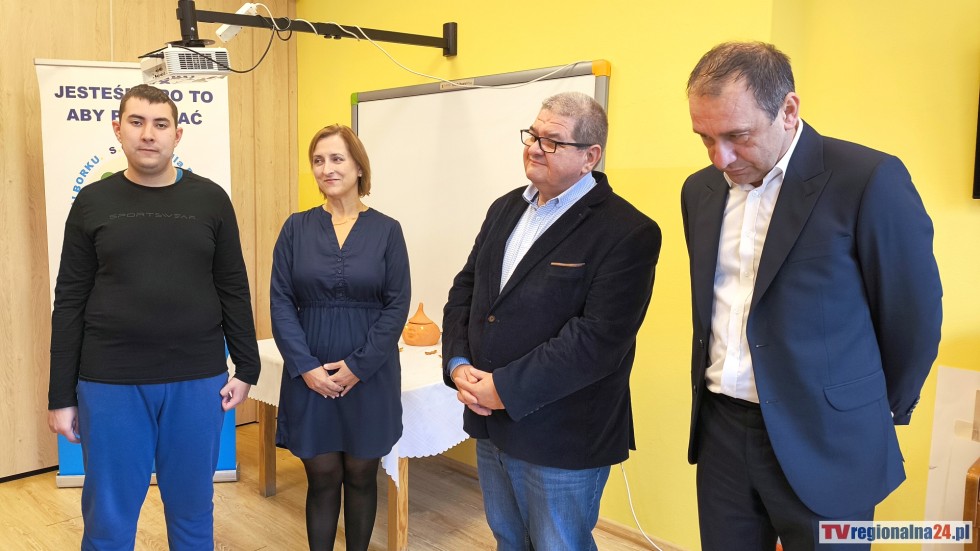 Fundacja Lokalni przekazała dwa laptopy wychowankom Specjalnego Ośrodka Rewalidacyjno-Wychowawczego dla Dzieci i Młodzieży z Autyzmem w Malborku