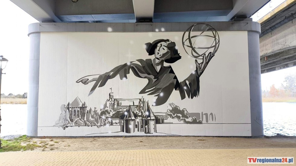 Mural z Mikołajem Kopernikiem w Malborku już gotowy.