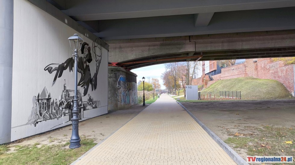 Mural z Mikołajem Kopernikiem w Malborku już gotowy.