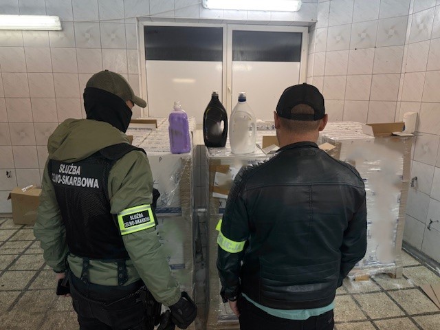 KAS i policja rozbiła grupę wprowadzającą na rynek podrabiane towary.